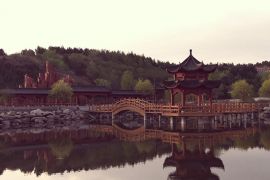 湖上凉亭